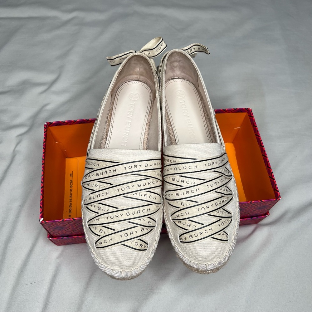 Tory Burch Cream and Black Espadrilles with Elegant Lacing - Picture 3 of 9